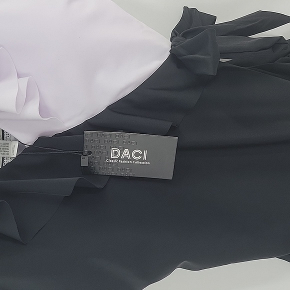 Black and White Ruffled One-Piece Swimsuit With Tummy Control NWT - Picture 14 of 16